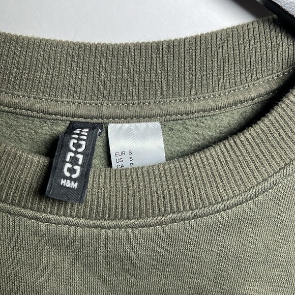 🟪H&M army green satin lace up design crewneck sweatshirt - Picture 9 of 9